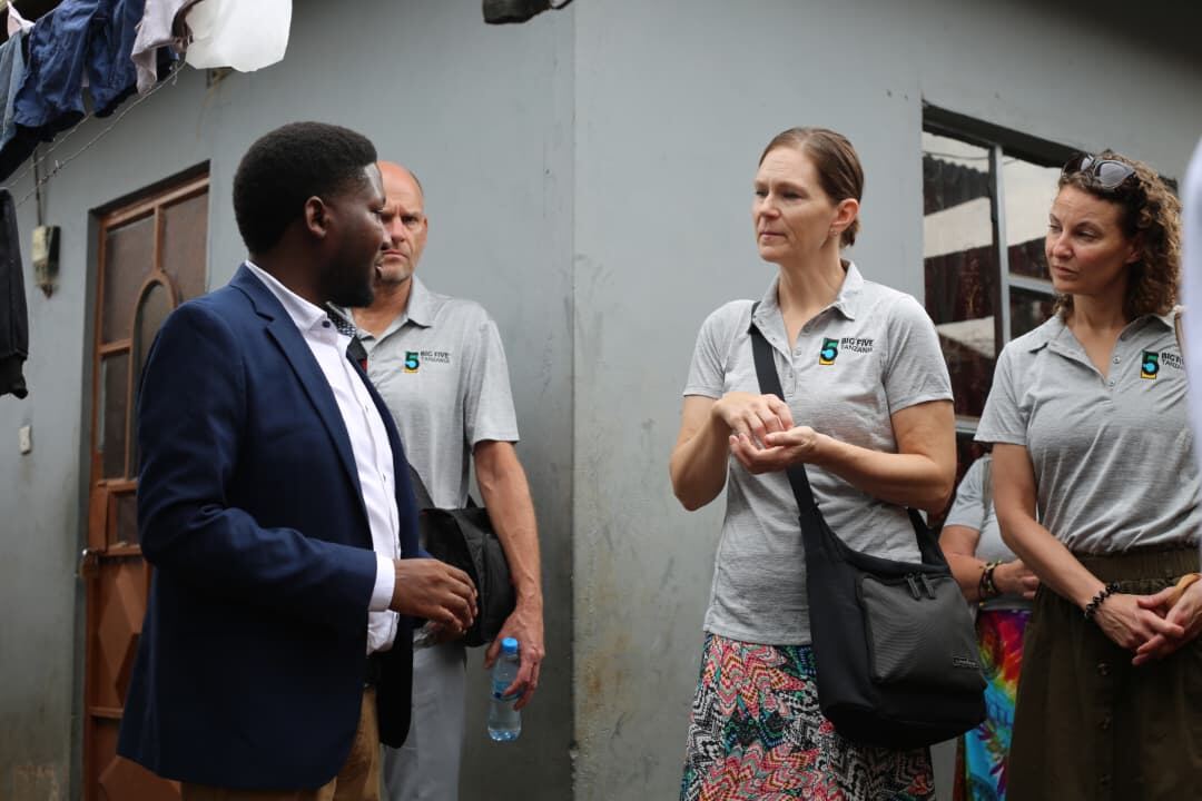 Ramadhan speaking with Laura and the Big Five Tanzania team during their site visit